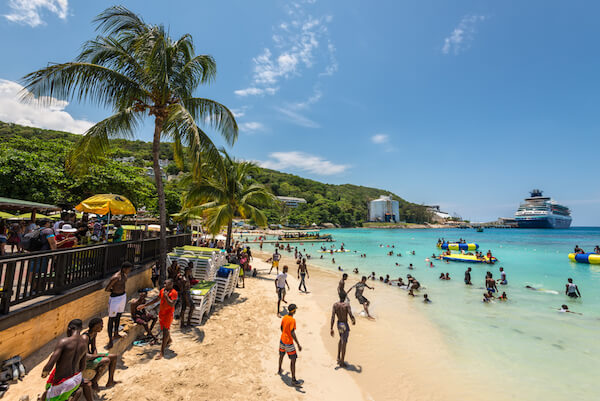 Ocho Rios - image: Byvalet/shutterstock.com