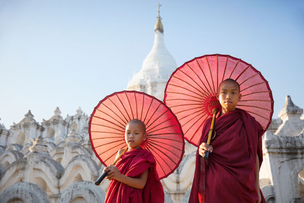 myanmar mingun monks