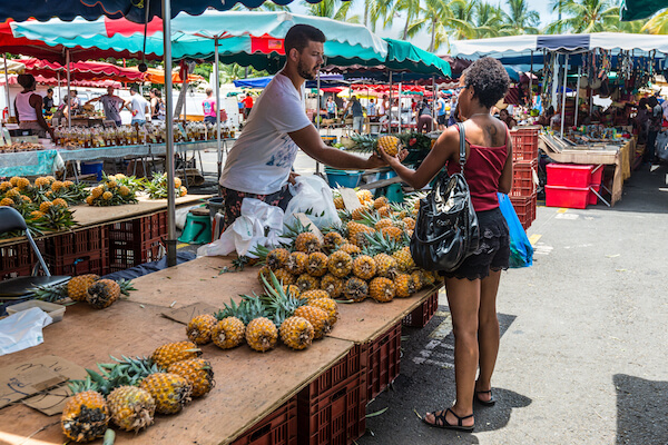 Market stall in La Reunion by Byvalet/shutterstock.com